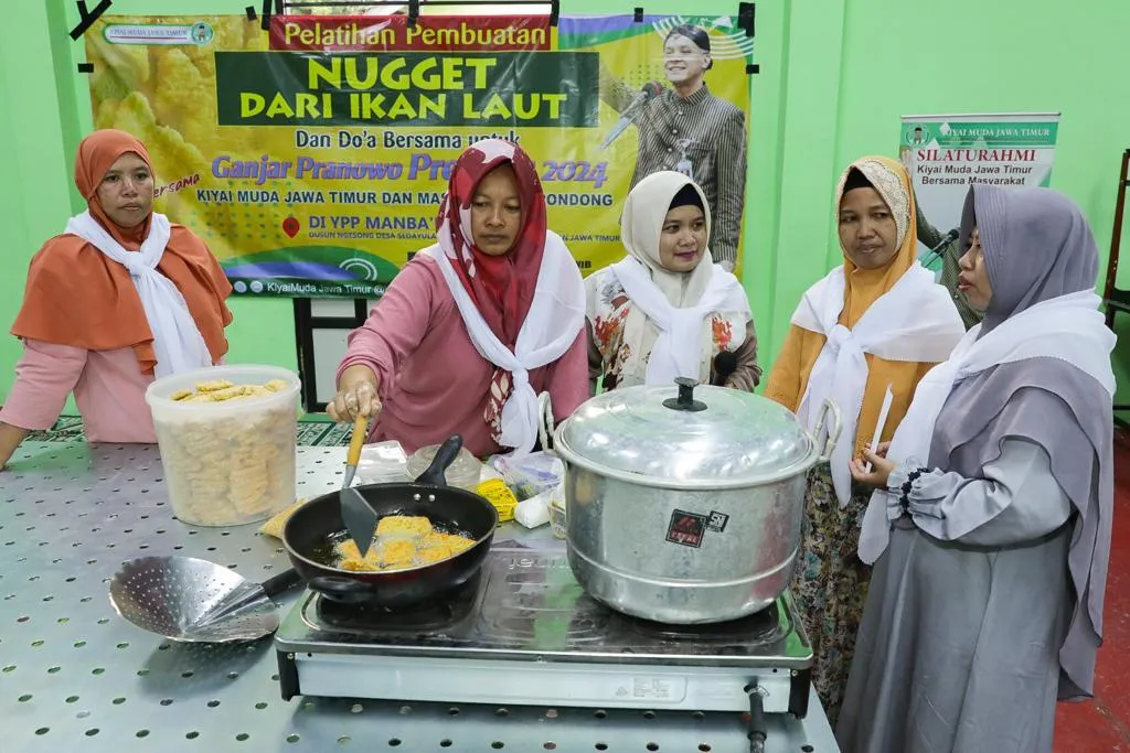 Kiai Muda Dukung Ganjar Beri Pelatihan Buat Nuget Ikan 'Nutrisan' Bagi Warga Lamongan