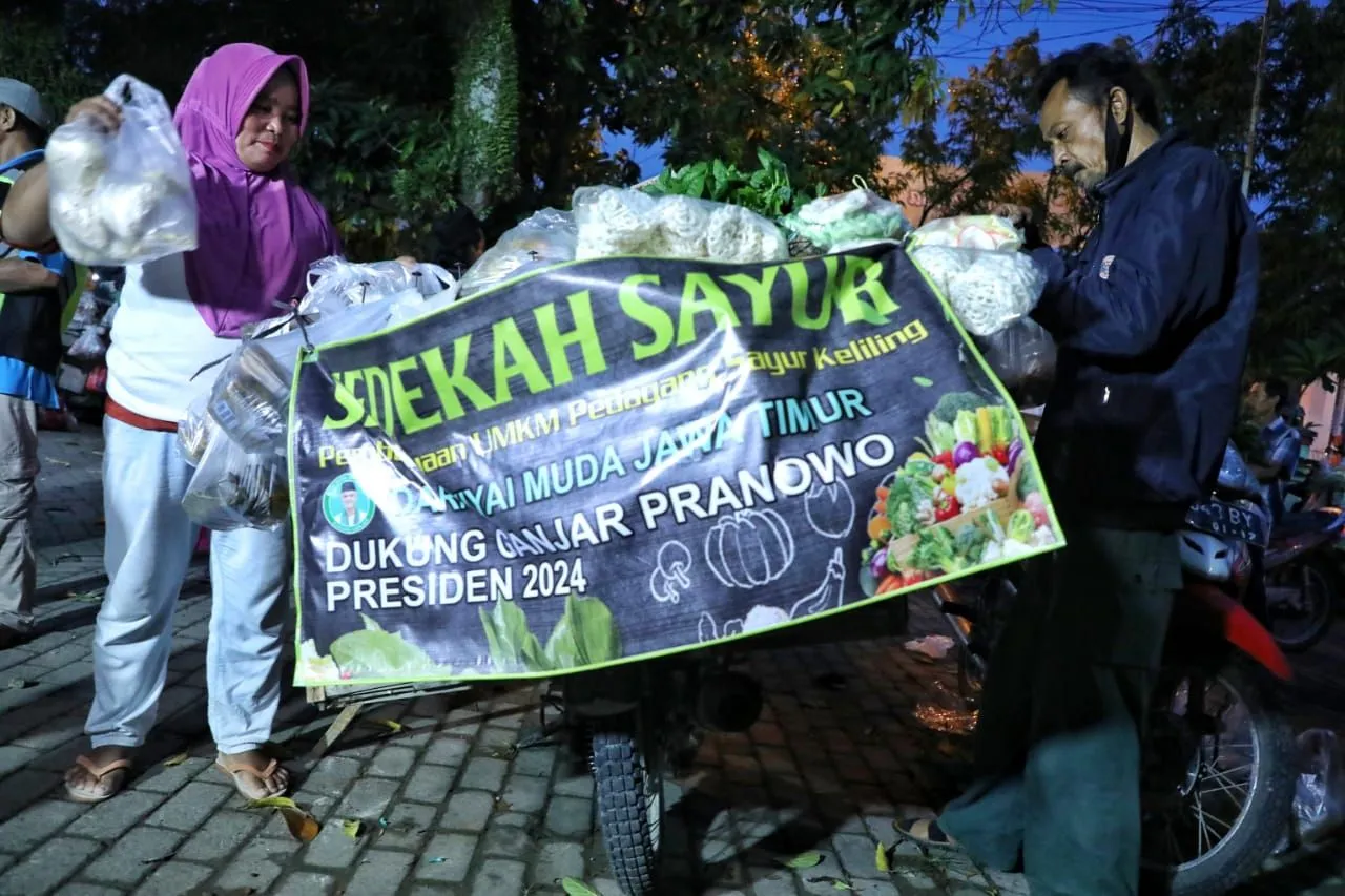 Kyai Muda Jatim Gelar Sedekah Sayur di Pasar Ngasem, Pedagang: Sangat Bermanfaat Bagi Kami