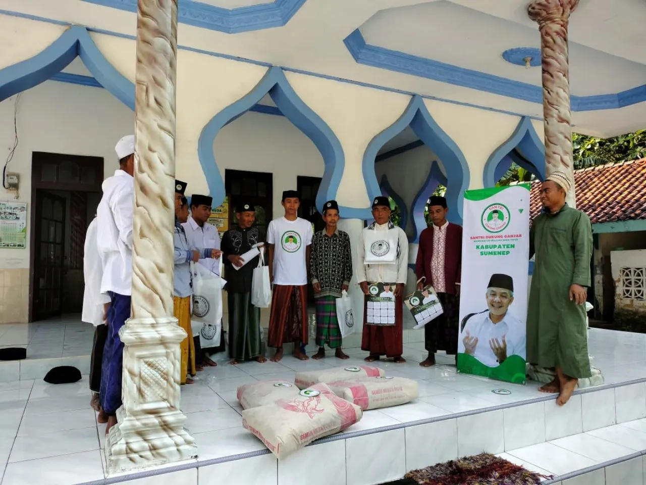 Jalin Silaturahmi, Relawan SDG Jatim Bantu Renovasi Majelis Taklim Darun Najah