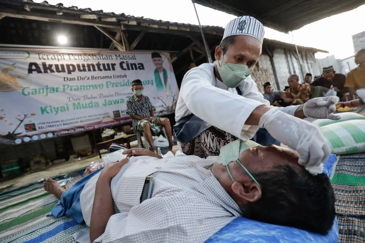 Peduli Kesehatan, Kyai Muda Jawa Timur Gelar Terapi Akupuntur Gratis