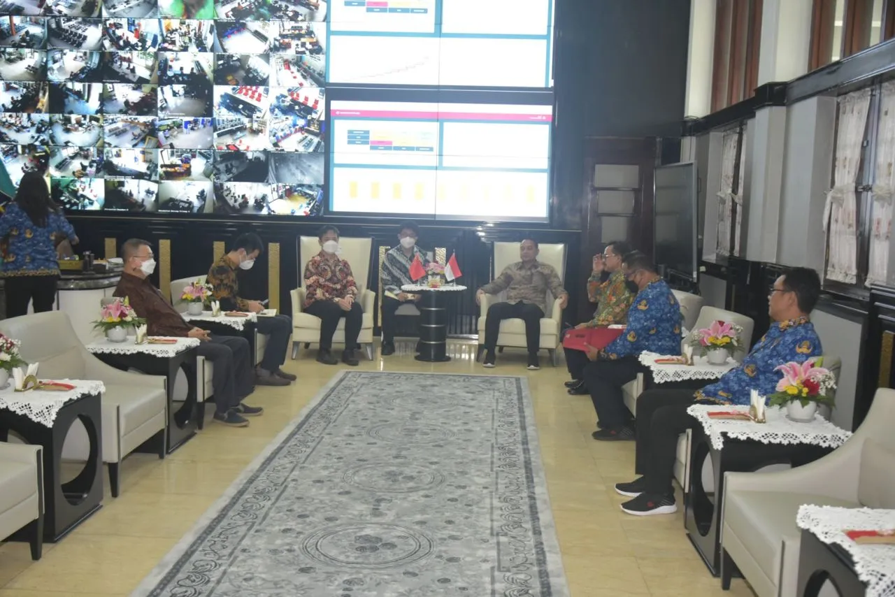 Perkuat Sister City, Wali Kota Eri Ajak Konjen RRT Sempurnakan Wisata Kya-kya