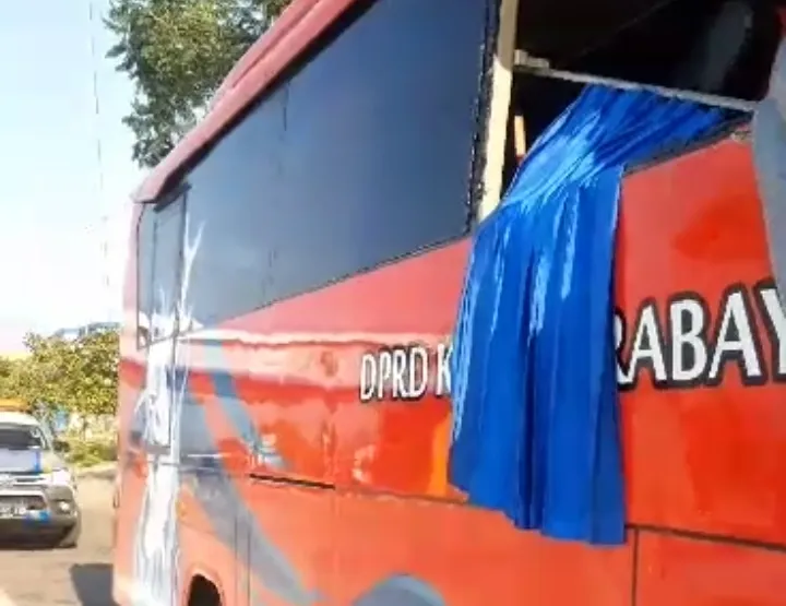 Sekwan Membenarkan Bus DPRD Kota Surabaya Alami Kecelakaan