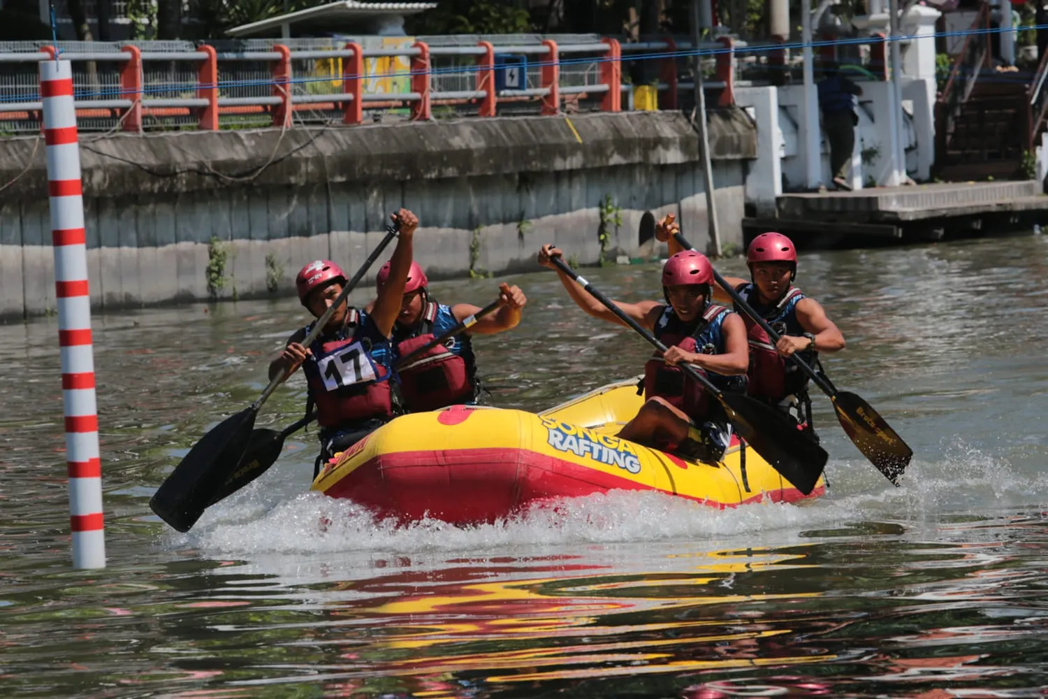 Puluhan Tim Dayung Perahu Karet Berlaga di Piala Wali Kota Surabaya Tahun 2023