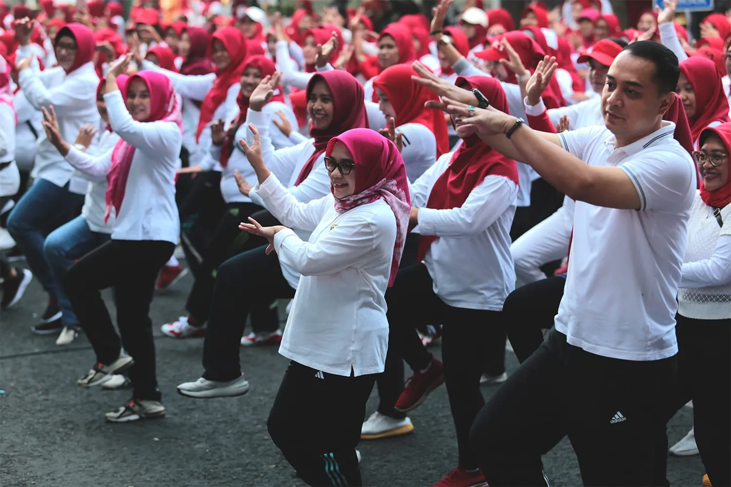 Gebyar Senam Perwosi Ubah Jalan Tunjungan Surabaya Jadi Merah Putih