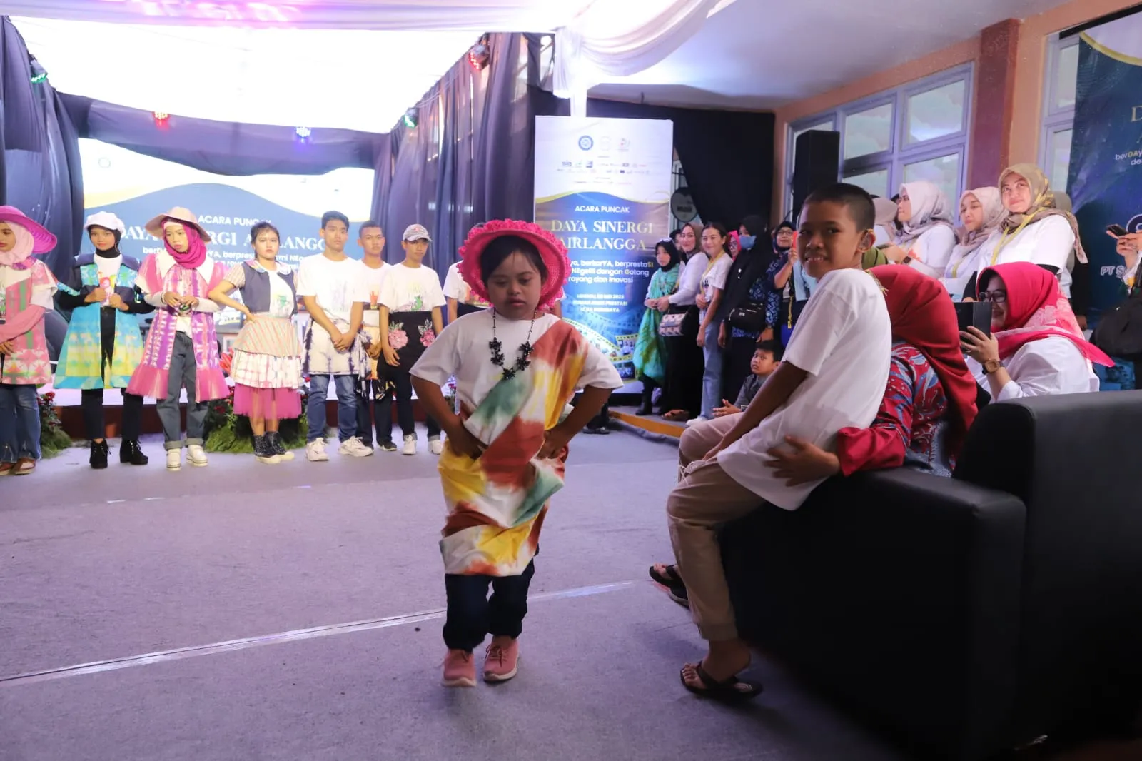 Karya Rumah Anak Prestasi Surabaya: Peragaan Busana hingga Pameran Lukisan