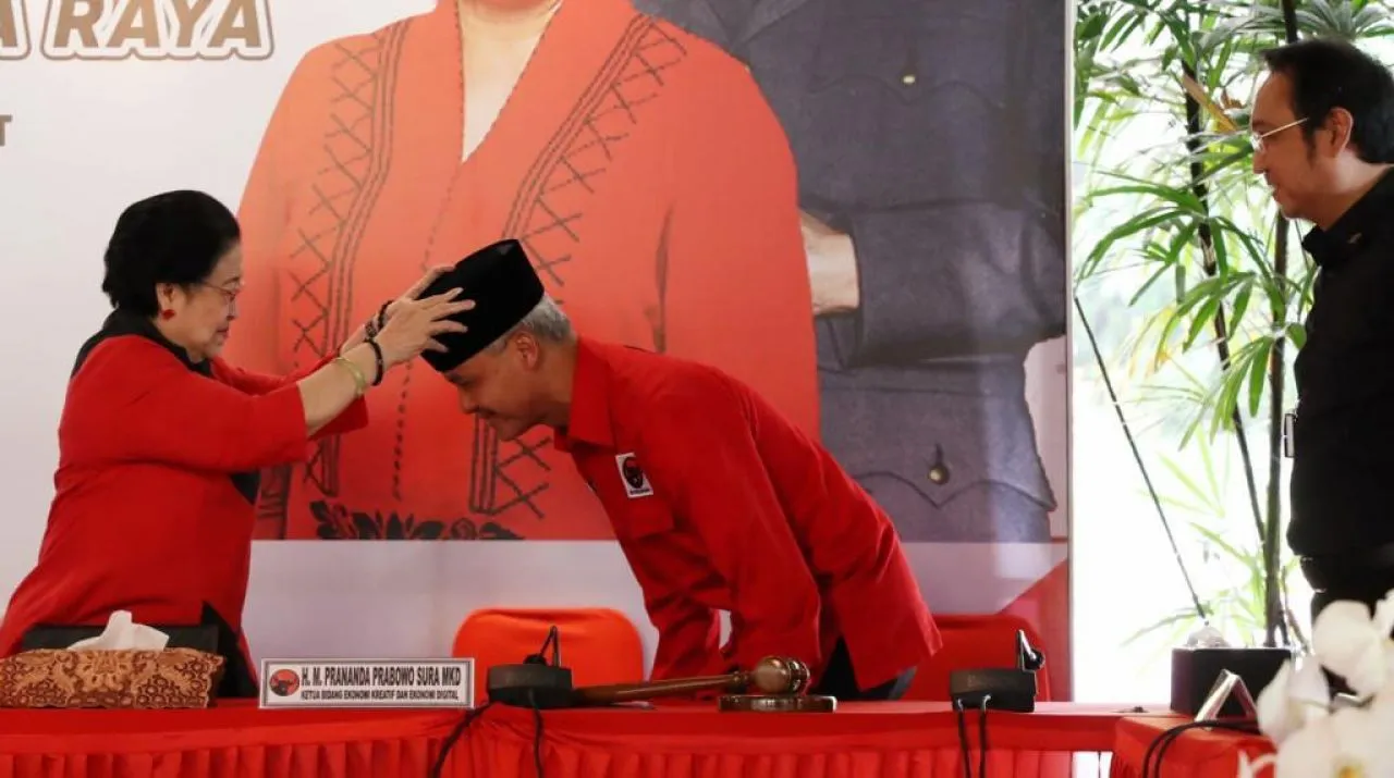 Ganjar Pranowo Kunjungi Surabaya, Masyarakat Tumpah Ruah Sambut di Balai Pemuda