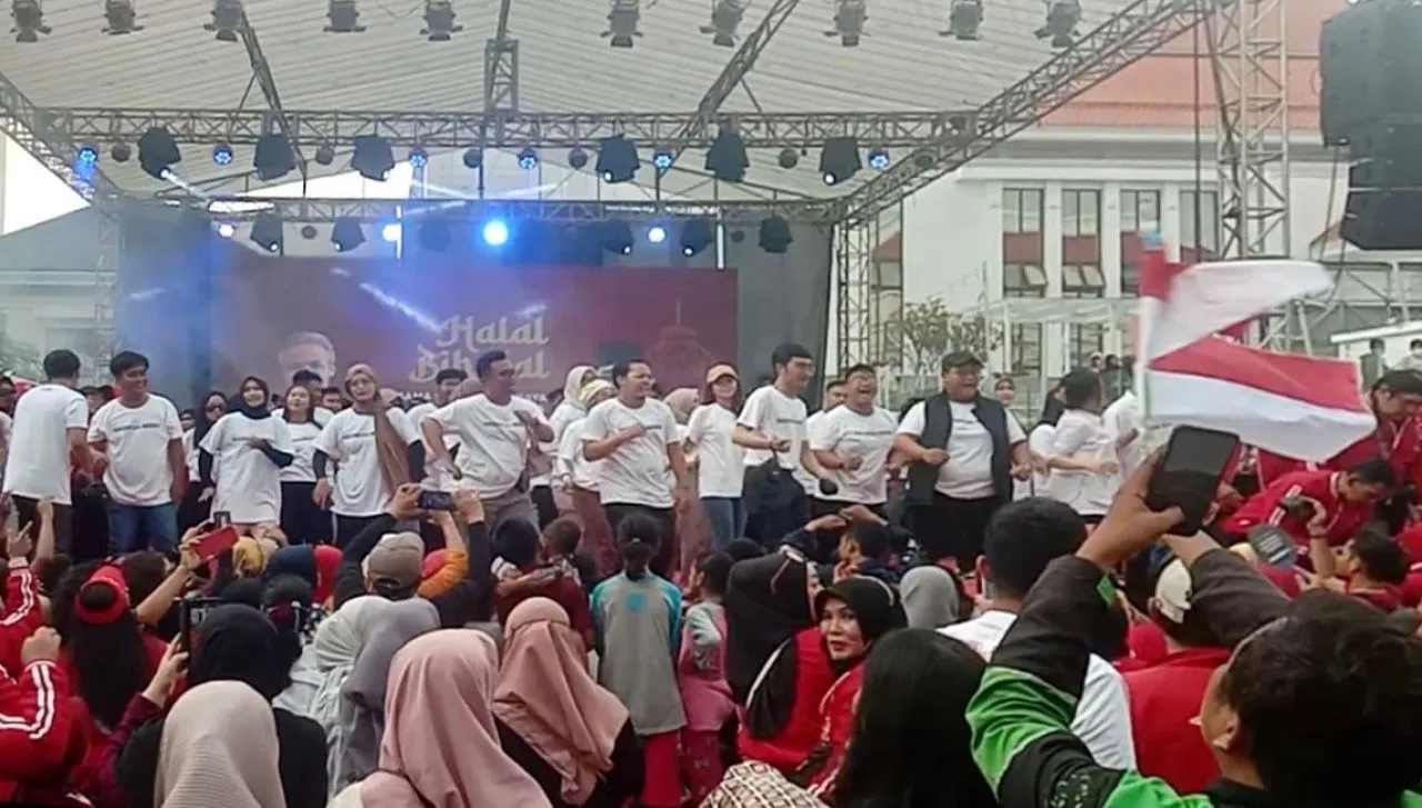 Sambut Ganjar di Surabaya, Indonesia Moeda Ajak Ribuan Pengunjung Flashmob Lagu-Lagu Nusantara
