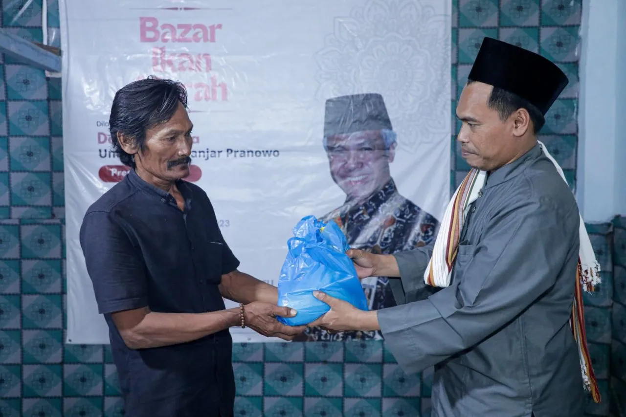 Borong Tangkapan Laut Nelayan, GGN Jatim Dukung Ganjar Gelar Bazaar Ikan Murah di Kabupaten Lamongan