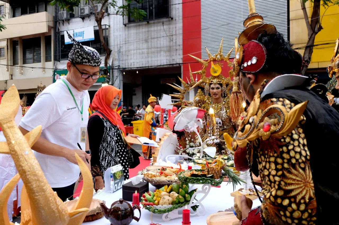 Festival Rujak Uleg Surabaya Masuk Daftar Kharisma Event Nusantara