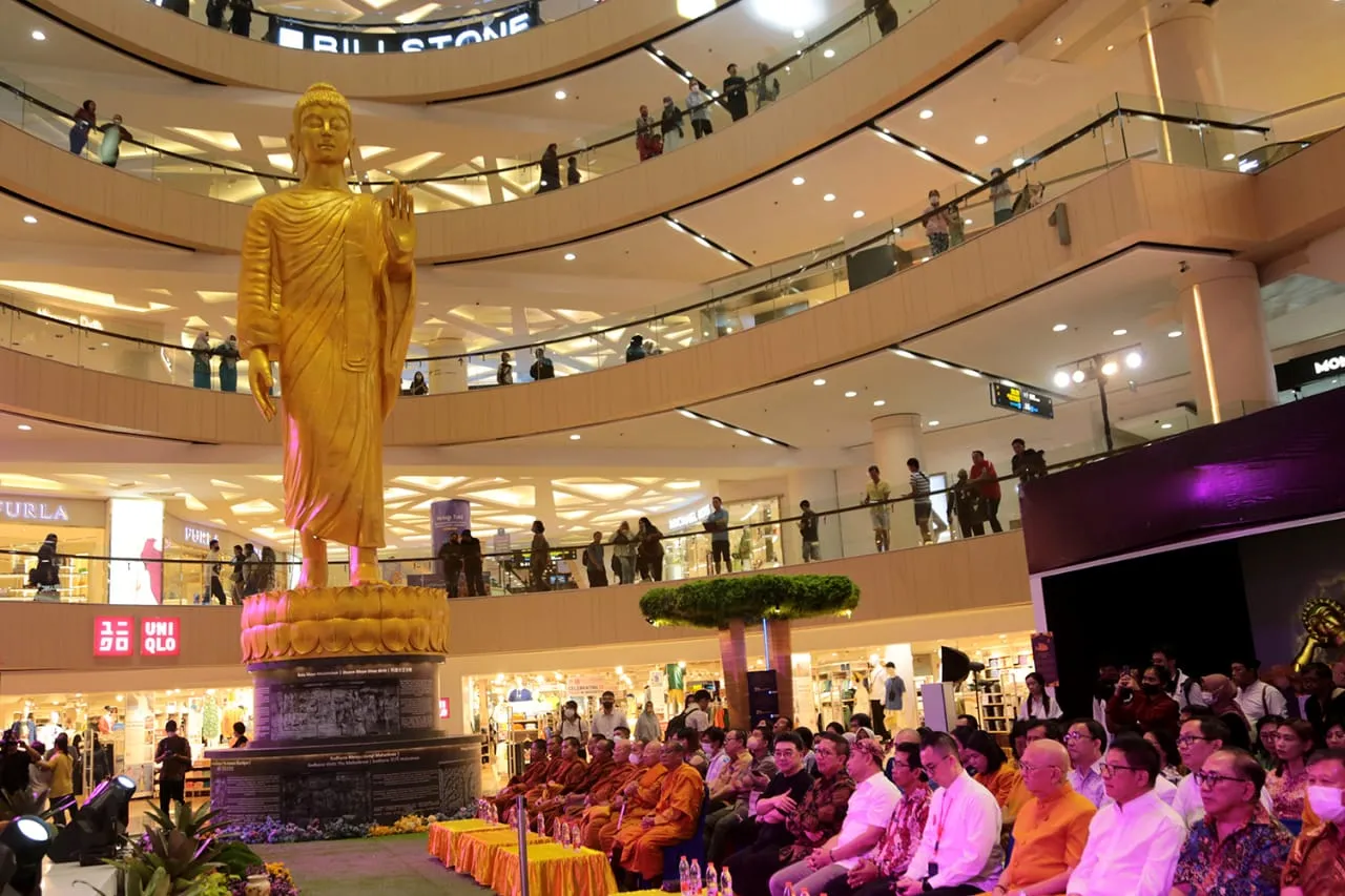 Young Buddhist Association Indonesia Gelar Vesak Festival di TP Surabaya