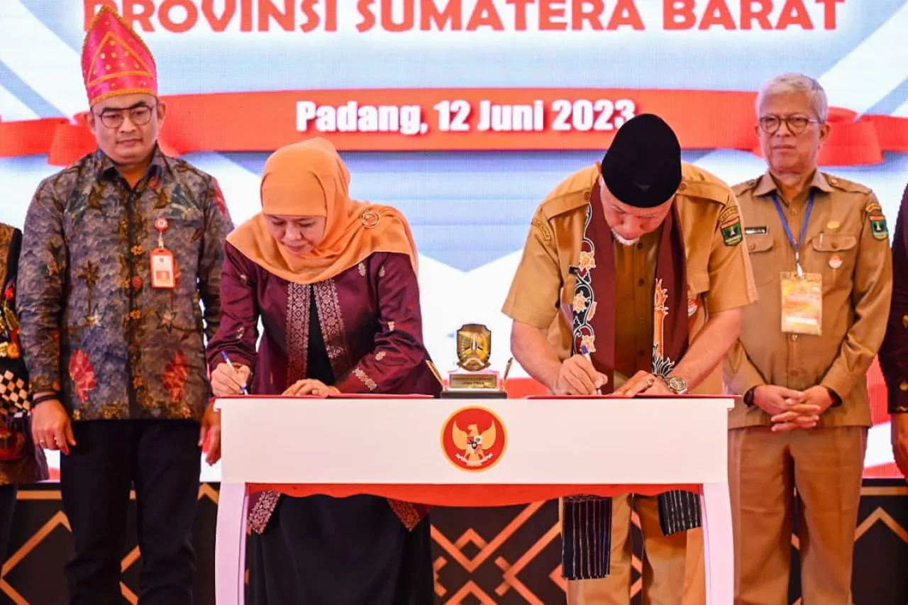 Dorong Investasi Jatim-Sumbar, Gubernur Khofifah Ajak Pengusaha Investasi di SIER