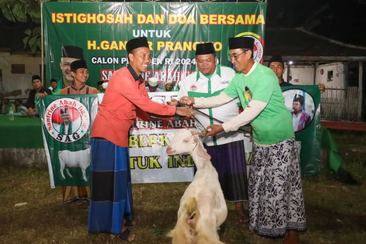 Santrine Ganjar Sedekah Hewan Kurban untuk Ponpes Raudlatul Ulum di Bangkalan