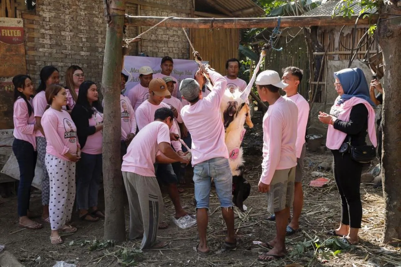Momen Iduladha, Srikandi Ganjar Kurban Kambing untuk Warga MBR di Malang