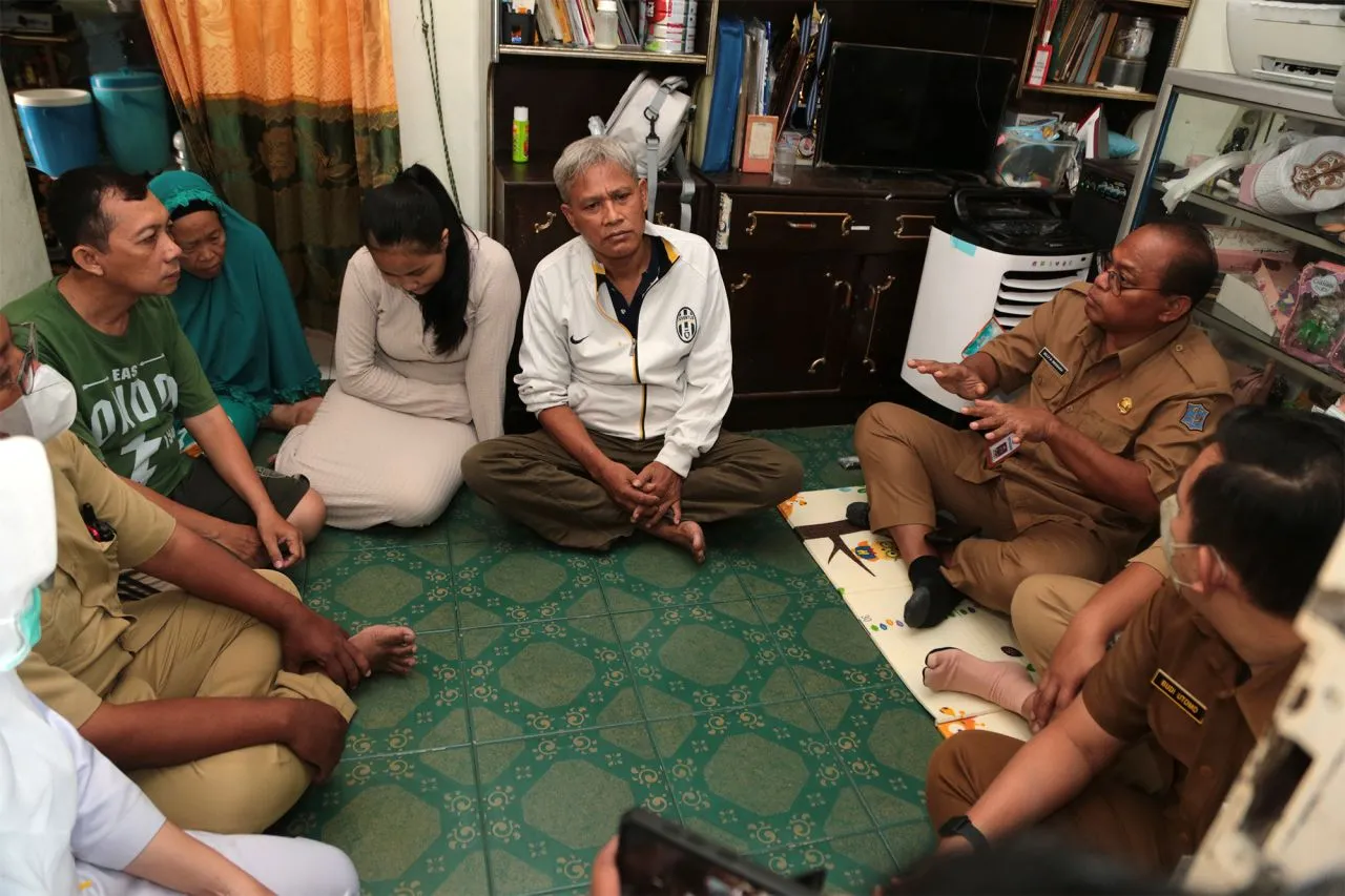 Takziah ke Rumah Pasien meninggal, Dirut RSUD Dr. Soewandhie Surabaya Minta Maaf
