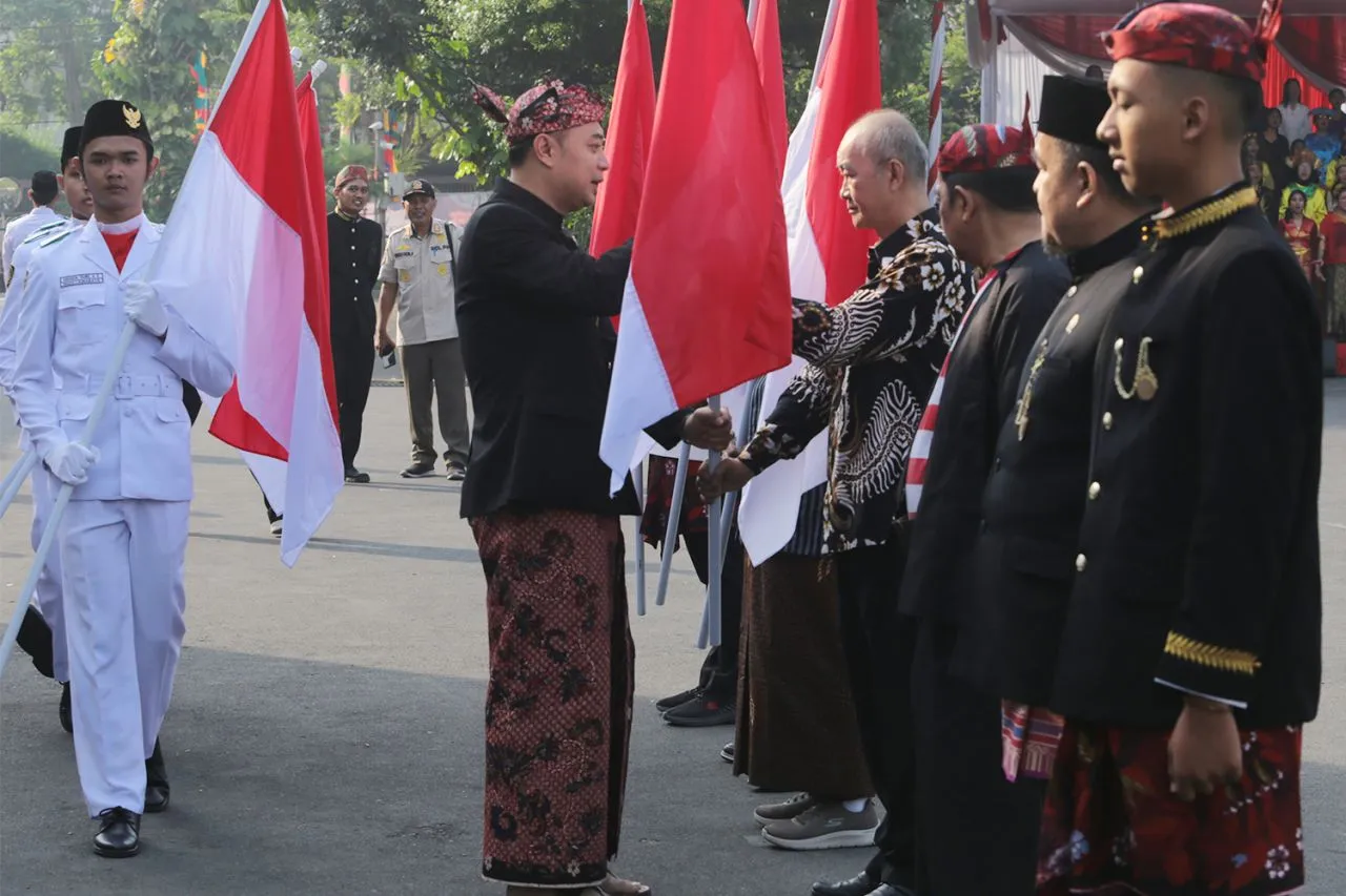 Keren!! ASN Pemkot Surabaya Wajib Sumbang Bendera Merah Putih