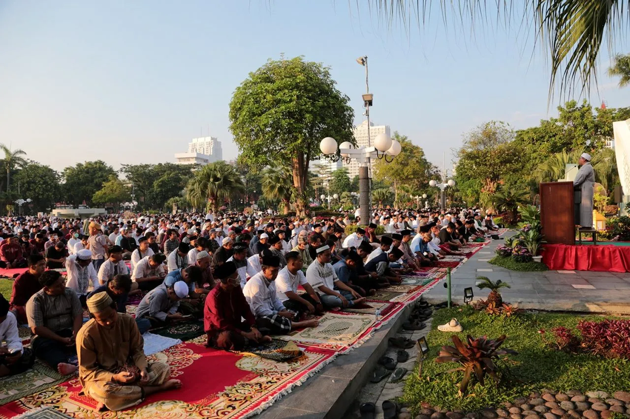Wali Kota Eri Cahyadi Salat Iduladha 1444 Hijriah. Bareng Warga Surabaya di Balai Kota