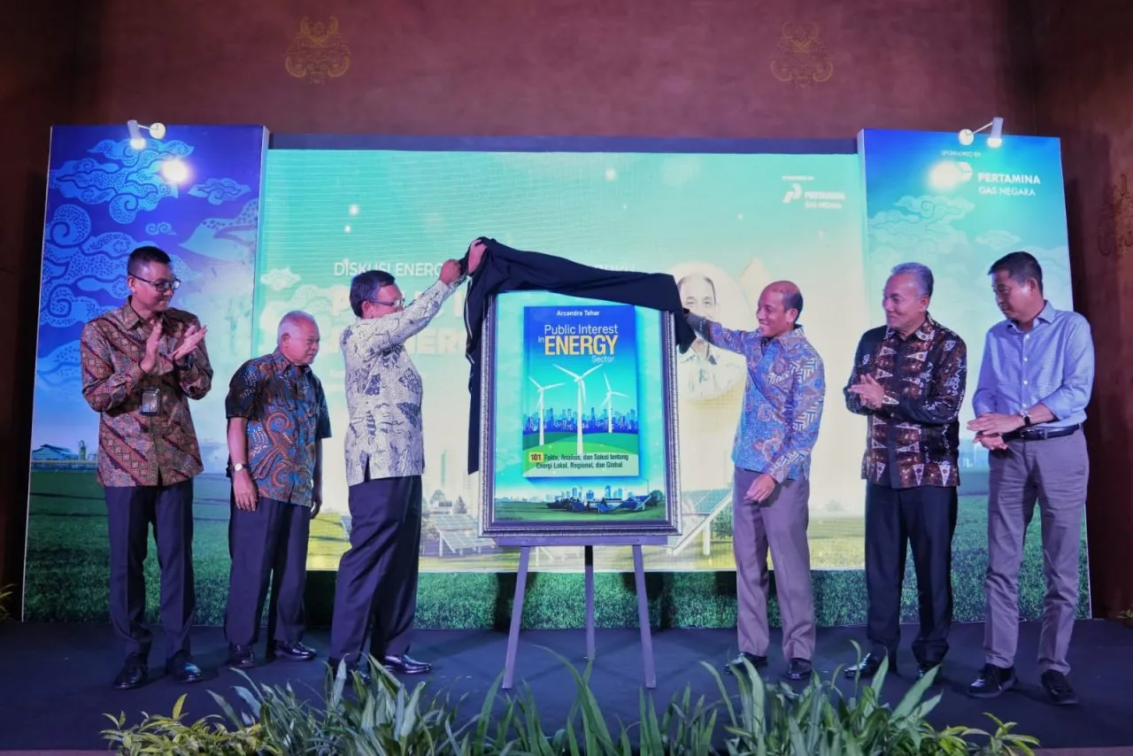 Arcandra Tahar Luncurkan Buku “Public Interest in Energy Sector”