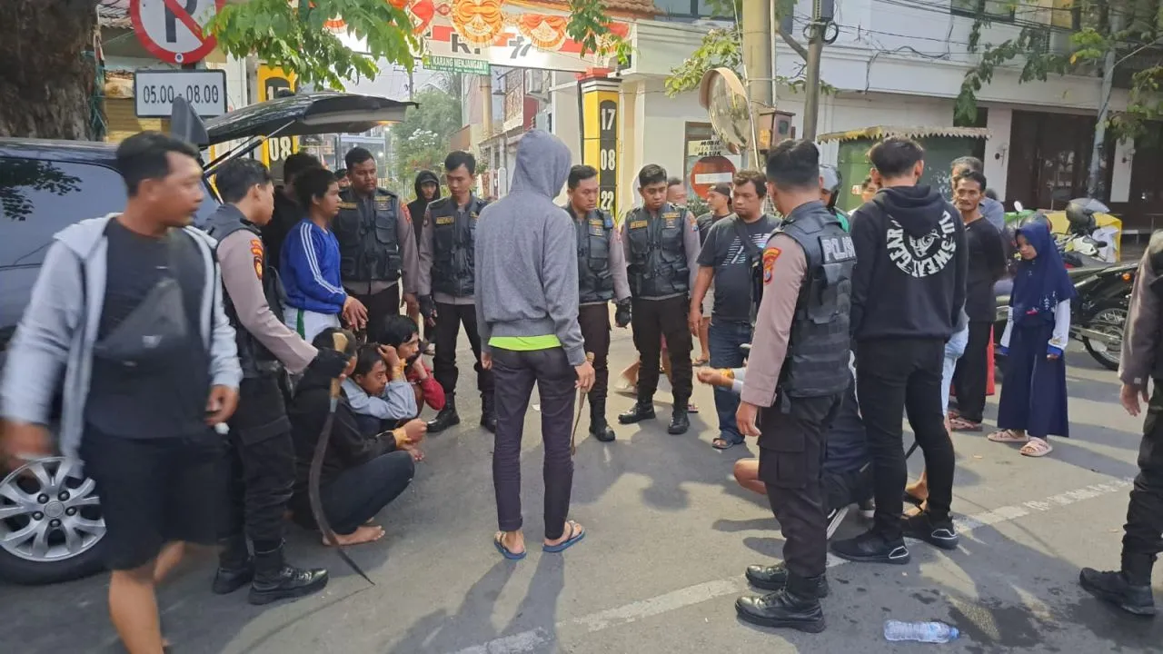 Polisi Gagalkan Aksi Tawuran Antar Gangster Remaja di Surabaya