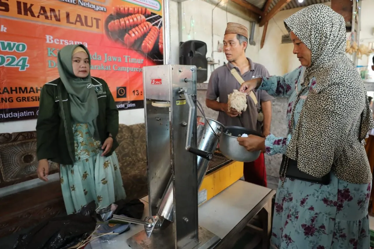 Kiai Muda Ganjar Adakan Pelatihan Membuat Sosis Ikan Laut Untuk Manfaatkan Hasil Tangkapan