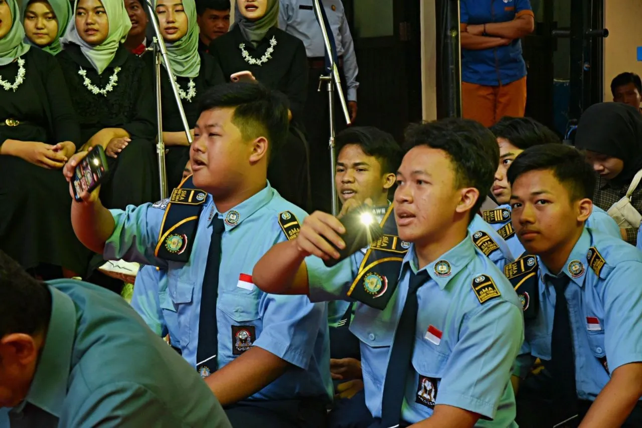 Tekan Kenakalan Remaja, Satpol PP Surabaya Goes To School
