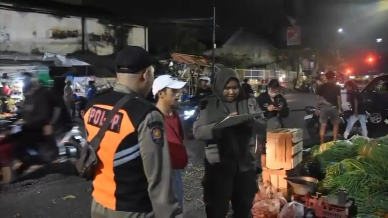 Tertibkan PKL Pedestrian Pasar Keputran, Satpol PP Surabaya: Kami Tak Gentar!