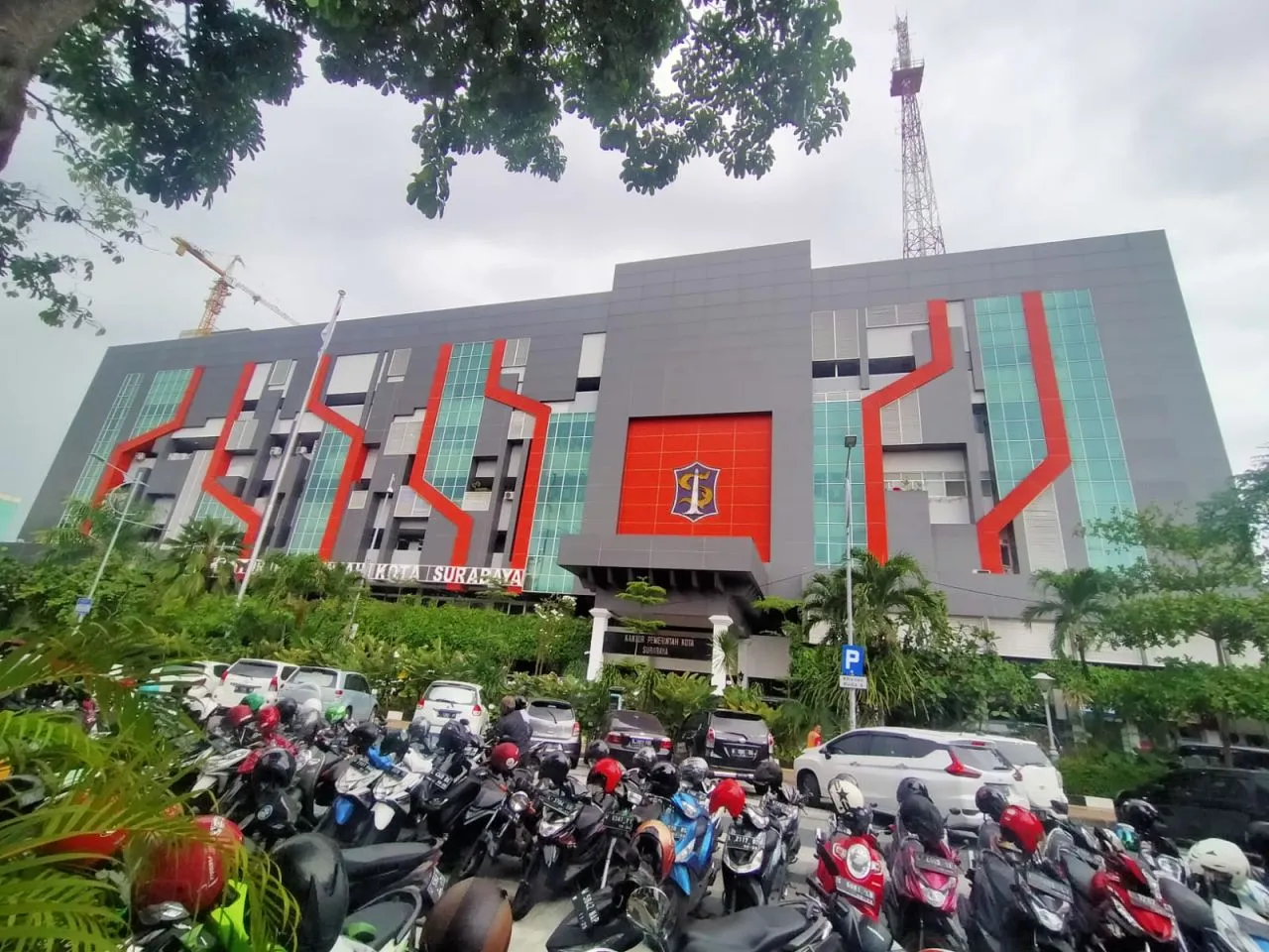 Wali Kota Eri Kepada Warga Surabaya: Jangan Bayar Parkir, Kalau Tidak Diberi Karcis