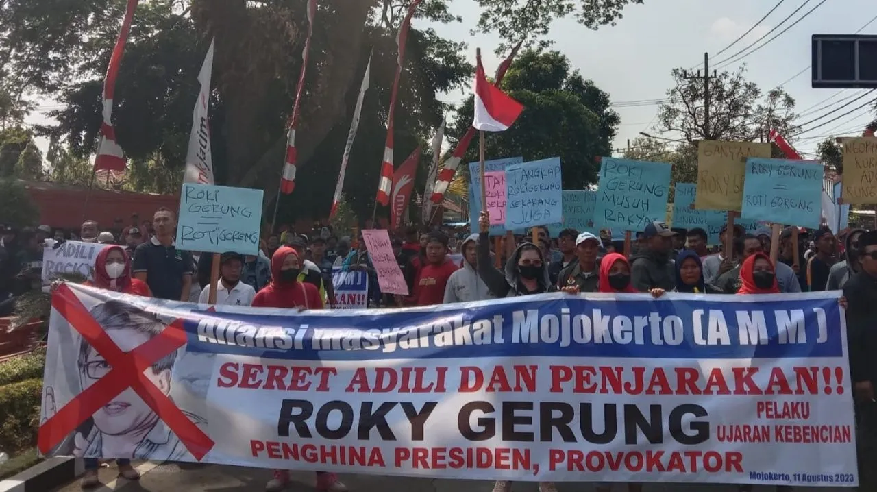 Hina Pesiden Jokowi, Aliansi Masyarakat Mojokerto Minta Rocky Gerung Diadili