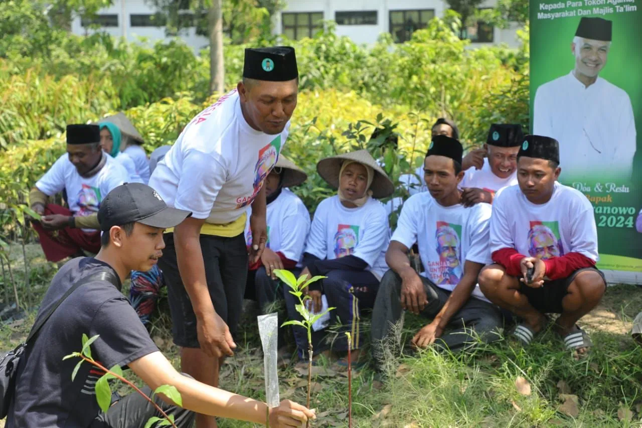 Kiai Muda Ganjar Perkuat Sektor Pertanian Dengan Beri Edukasi Pembibitan Tanaman Buah di Nganjuk
