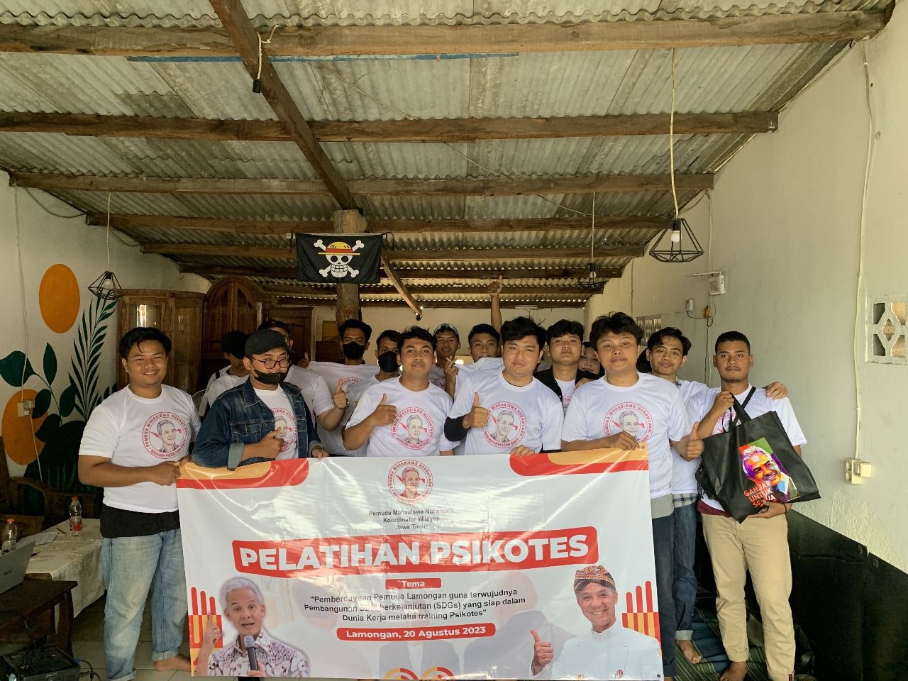 Foto: Relawan Pemuda Mahasiswa Nusantara (PMN) Jawa Timur foto bersema milenial.Lamongan pelatihan Psikotes, Minggu (27/8/2023)