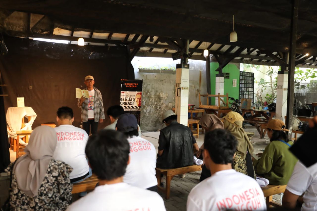 Relawan Ganjar Creasi Gelar Pentas Sastra Puisi dan Teater di Surabaya