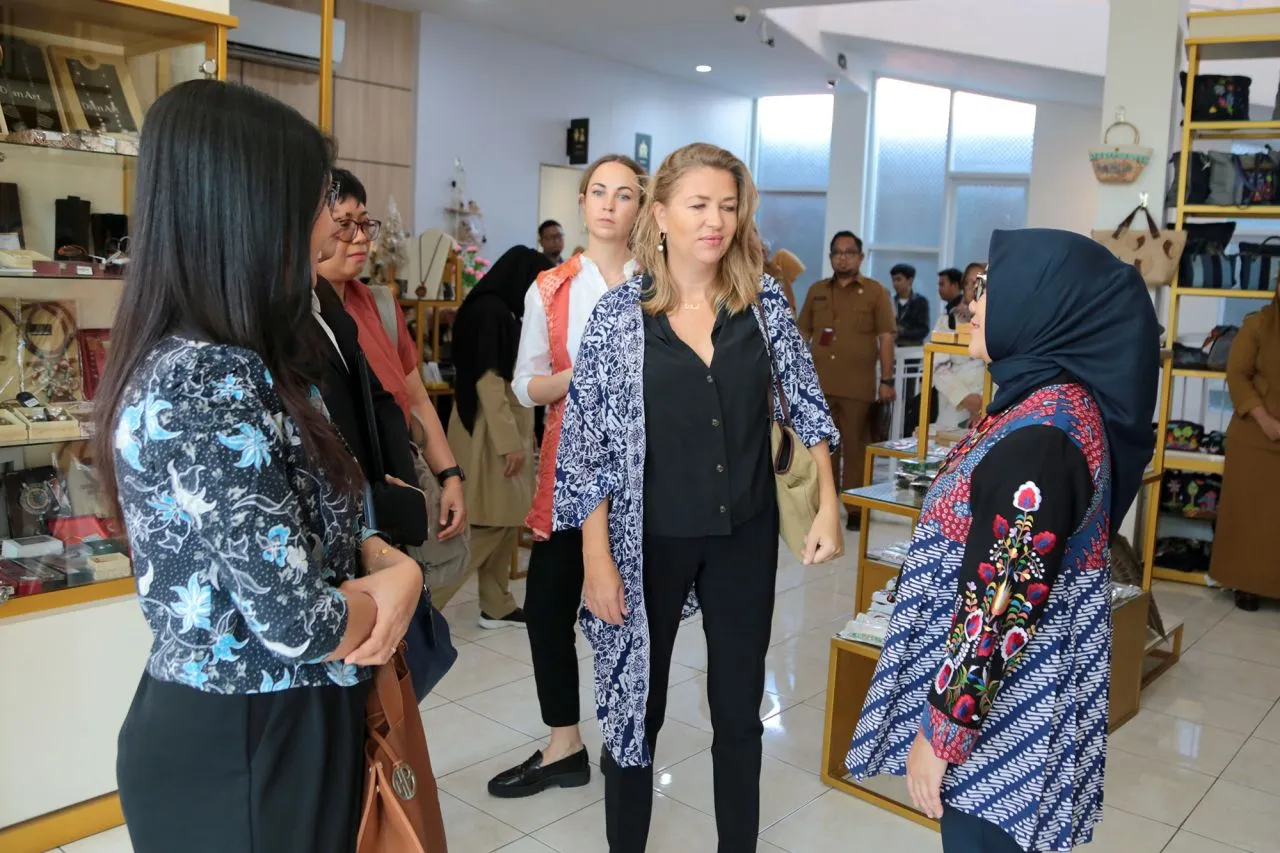 Bersama Perwakilan Kedubes Inggris, Ketua Dekranasda Surabaya Bahas Pengembangan Kawasan Dolly
