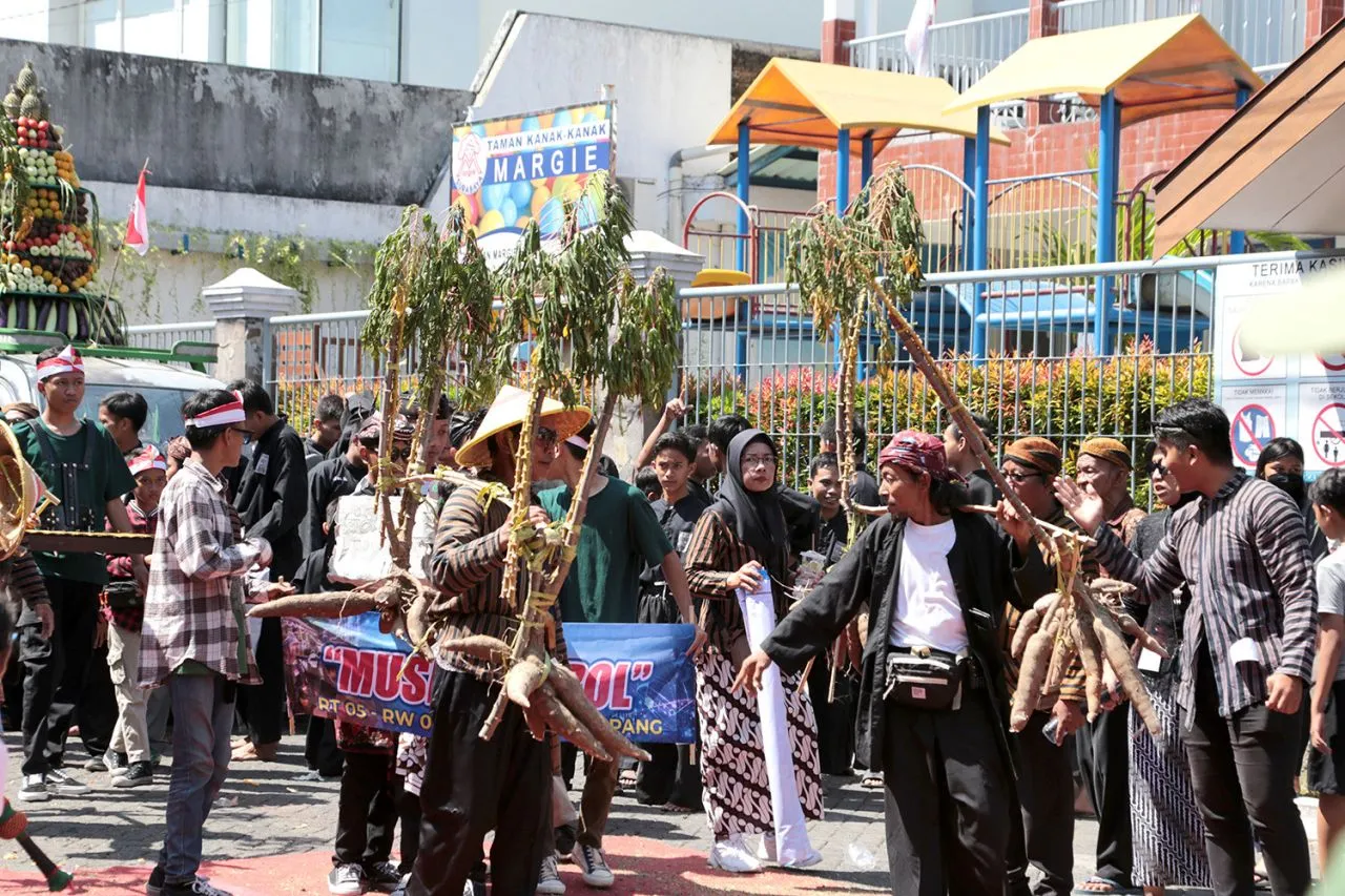 Begini Suasana Sedekah Bumi di Kampung Ngesong Surabaya