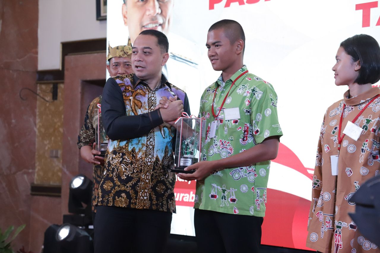 Wali Kota Eri Cahyadi Resmi Tutup Diklat Paskibraka Surabaya 2023