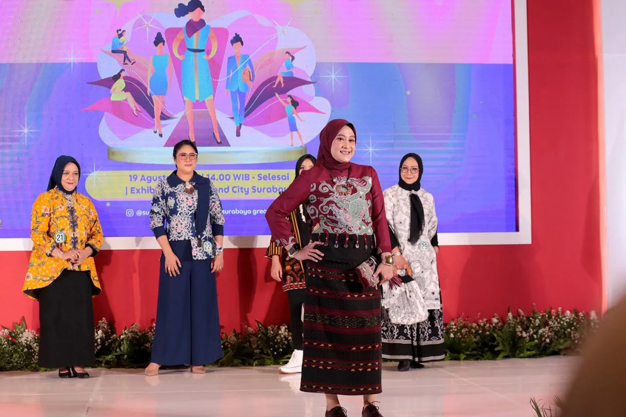 Aksi Fashion Show Istri Pejabat Pemkot Surabaya di SGE Bikin Heboh