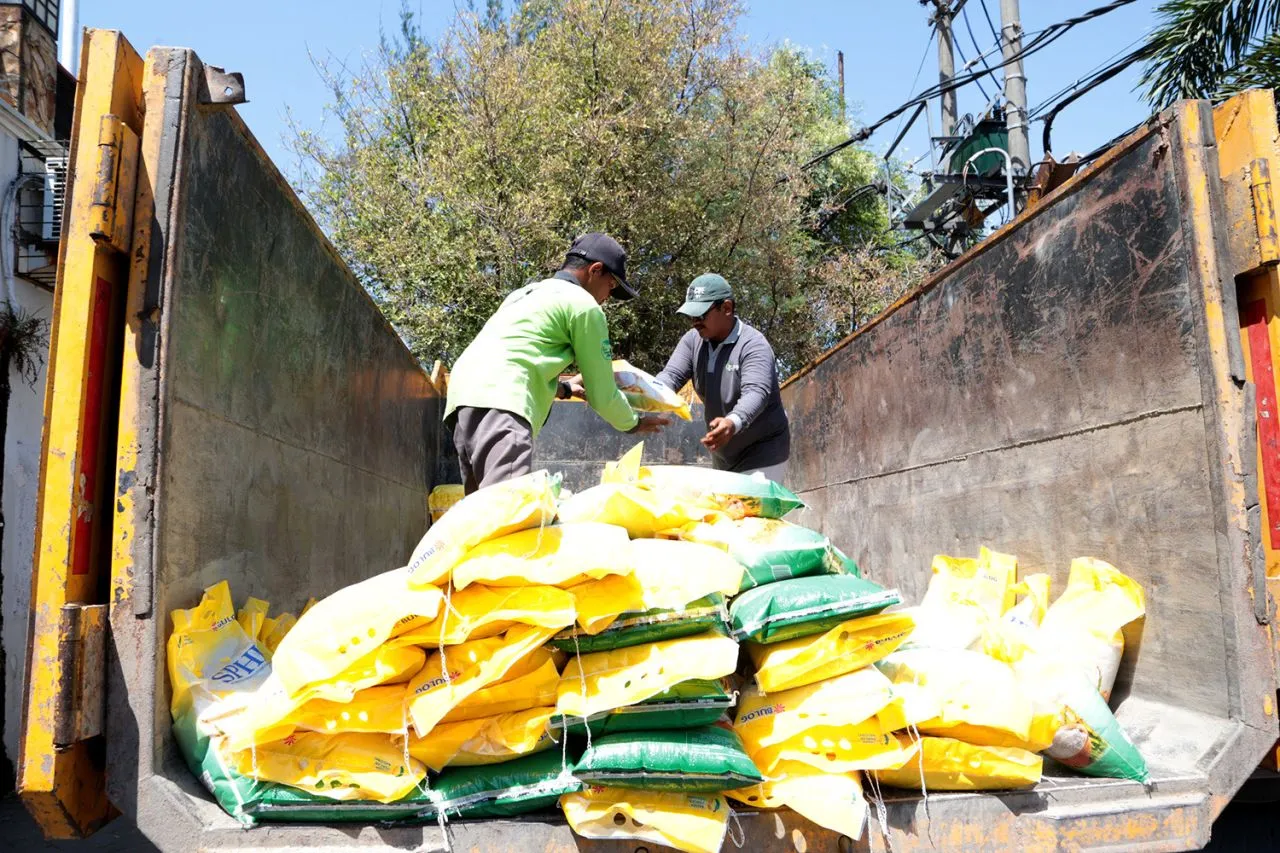 Pemkot Surabaya Kembali Gelontorkan 14 Ton, Stok Beras Aman