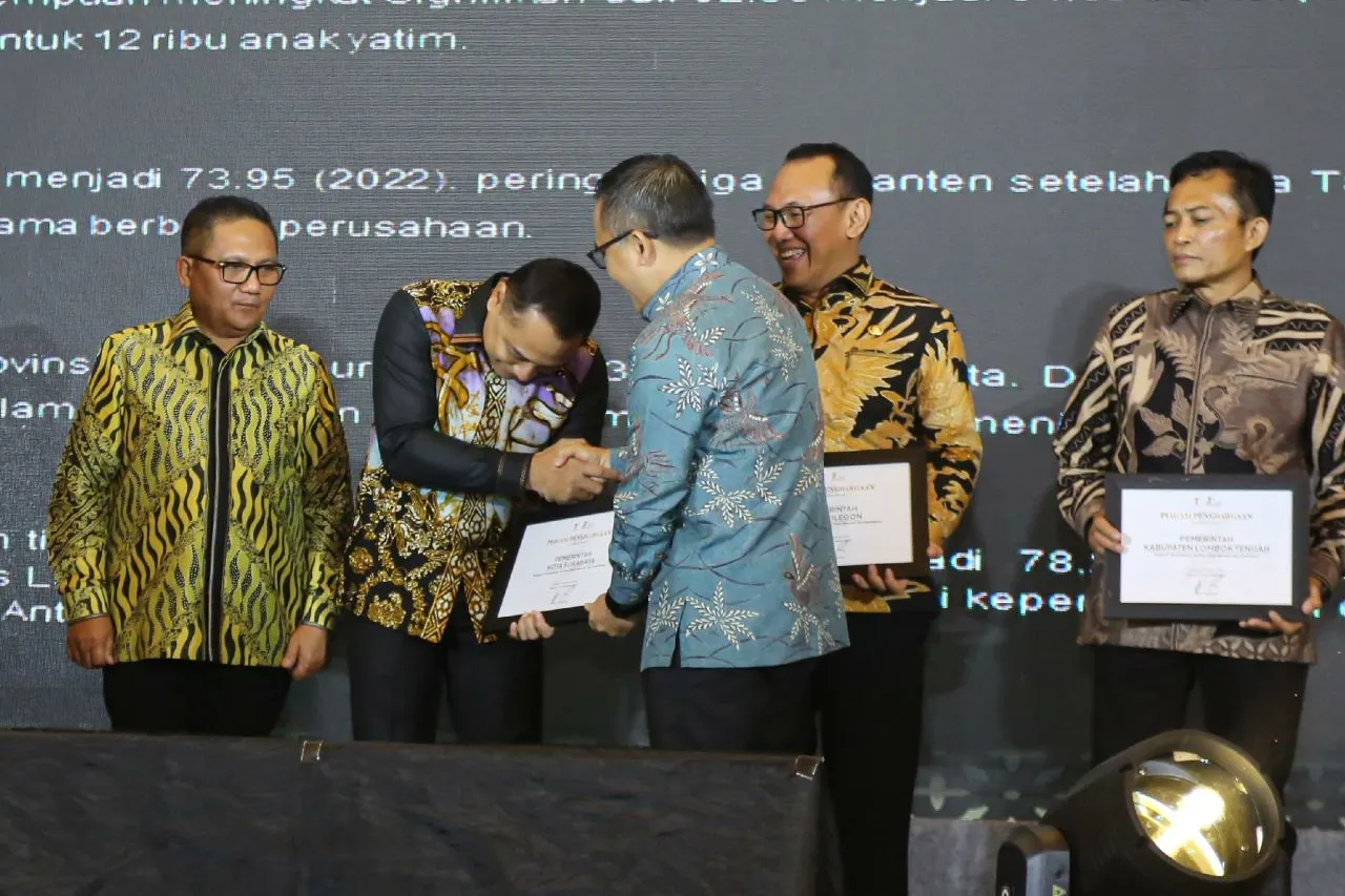 Wali Kota Eri Cahyadi Penghargaan dari Dua Media Nasional