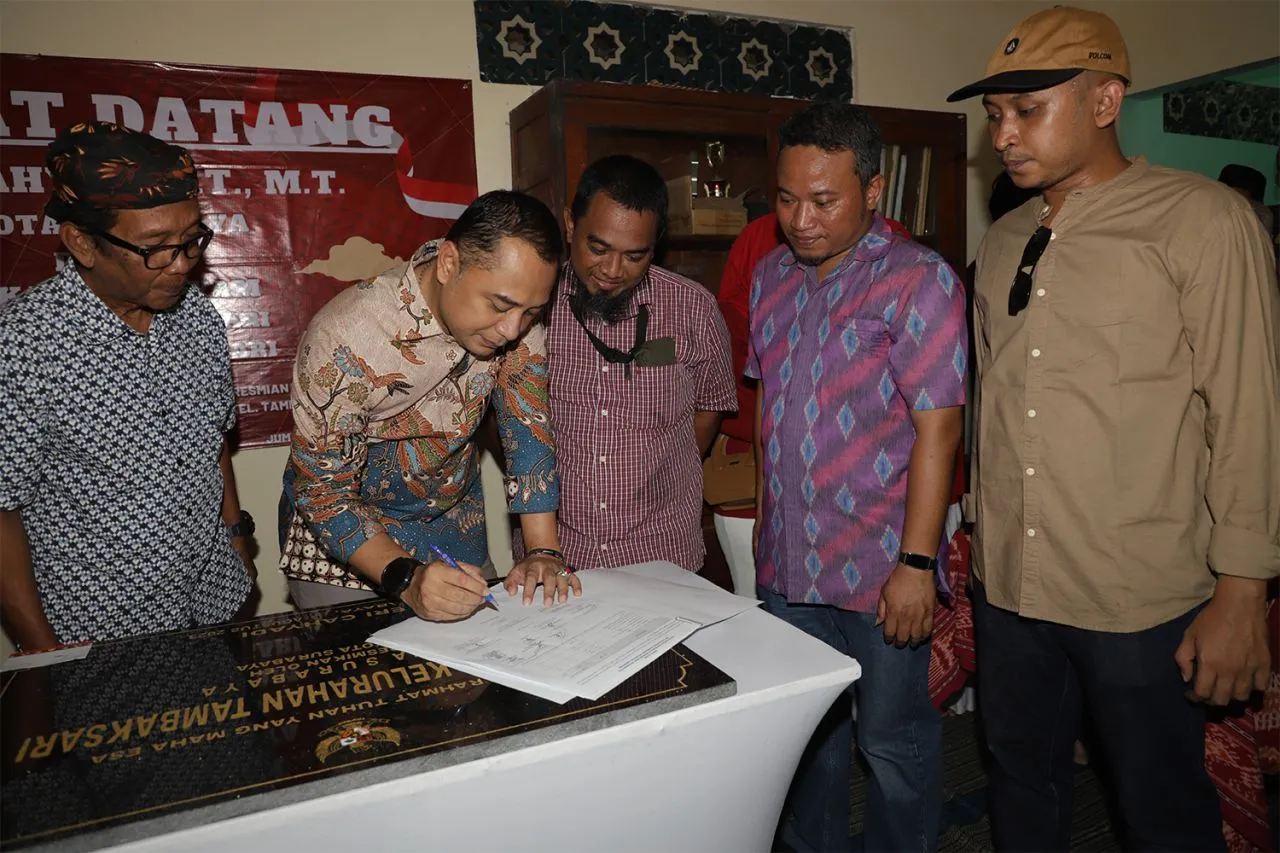 Dihadapan RT/RW, Wali Kota Eri Cahyadi Tegaskan Kampung di Surabaya Wajib Ada PJU-nya