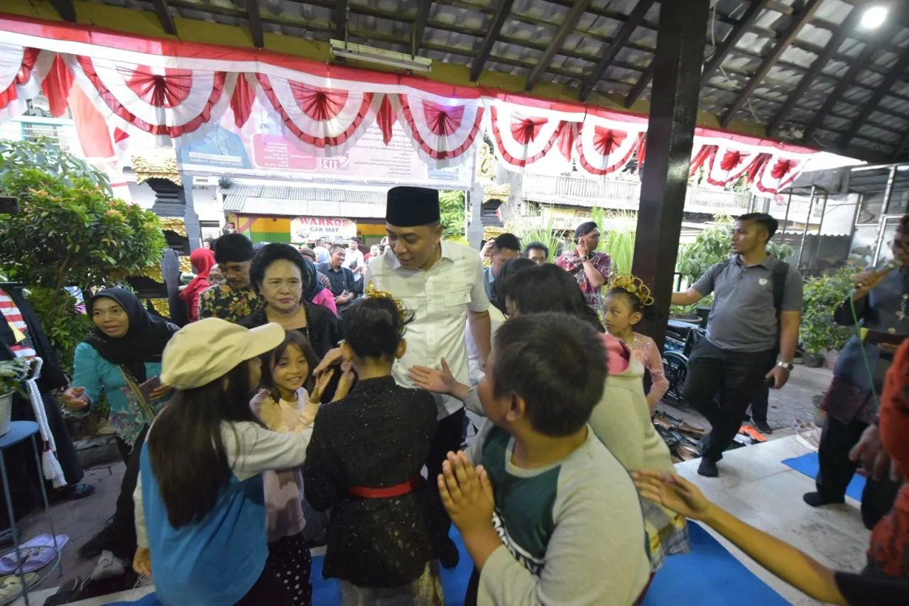 Wali Kota Eri Hadiri Acara Sedekah Bumi Ngagelrejo Surabaya
