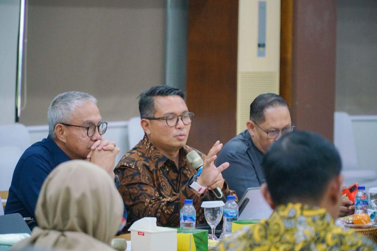Keterangan Foto: Rakor Kementrian BUMN Bidang Hukum dengan PT SIER dipimpin Deputi Hukum dan Perundang-undangan Irjen Pol (Purn) Carlo B. Tewu