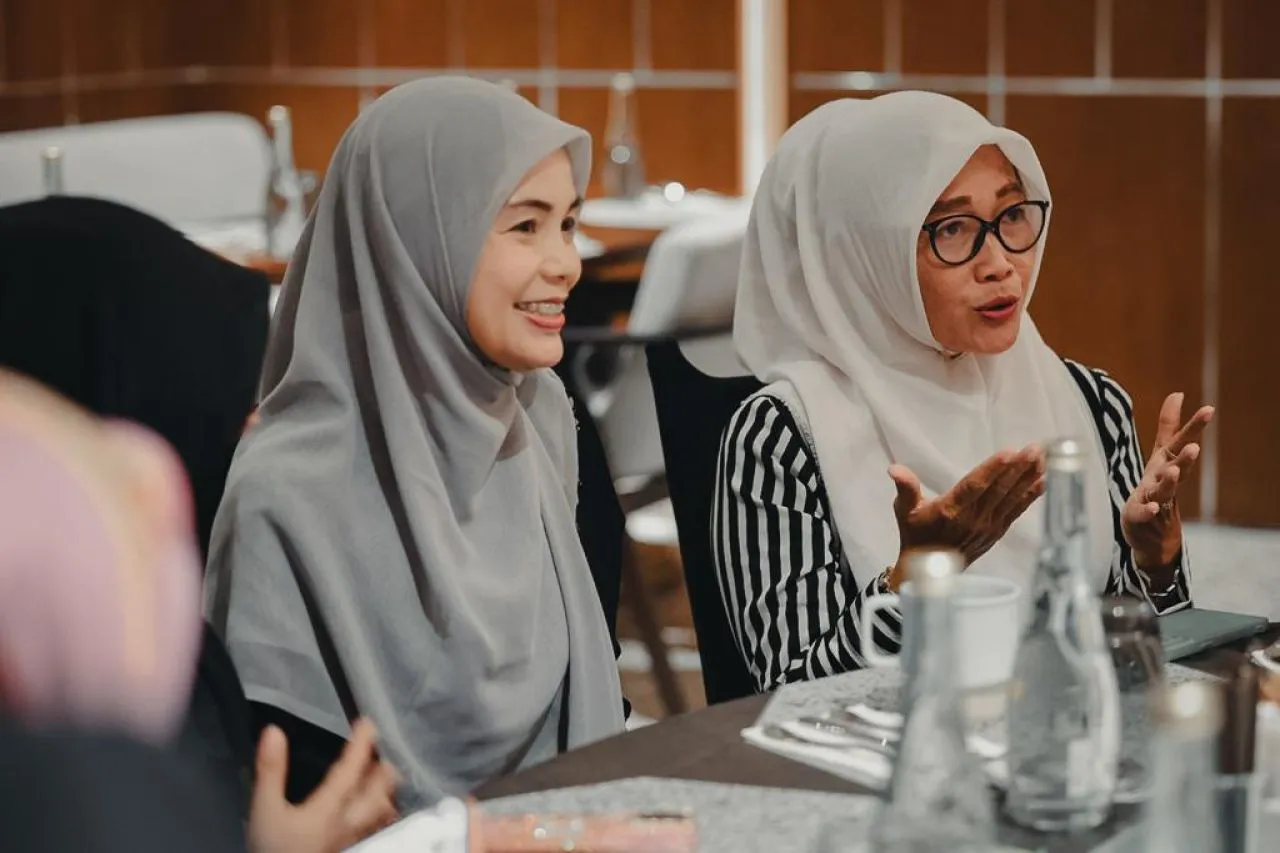 Ketika Atikoh Ganjar Bertemu Nyai dan Ning Se Jatim di Surabaya