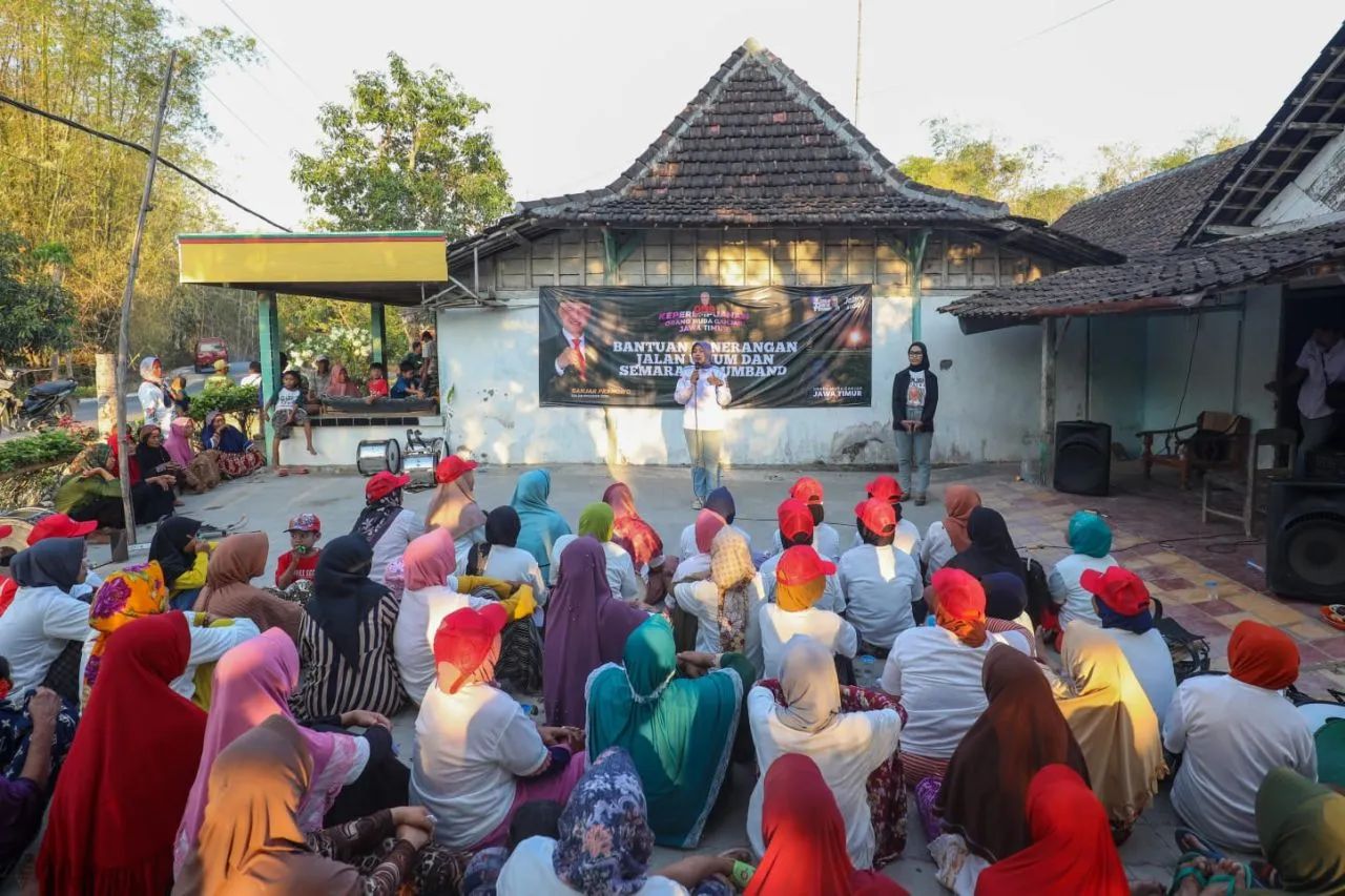 Berikan Lampu Penerang Jalan di Bojonegoro, Orang Muda Ganjar: Warga Jadi Merasa Aman