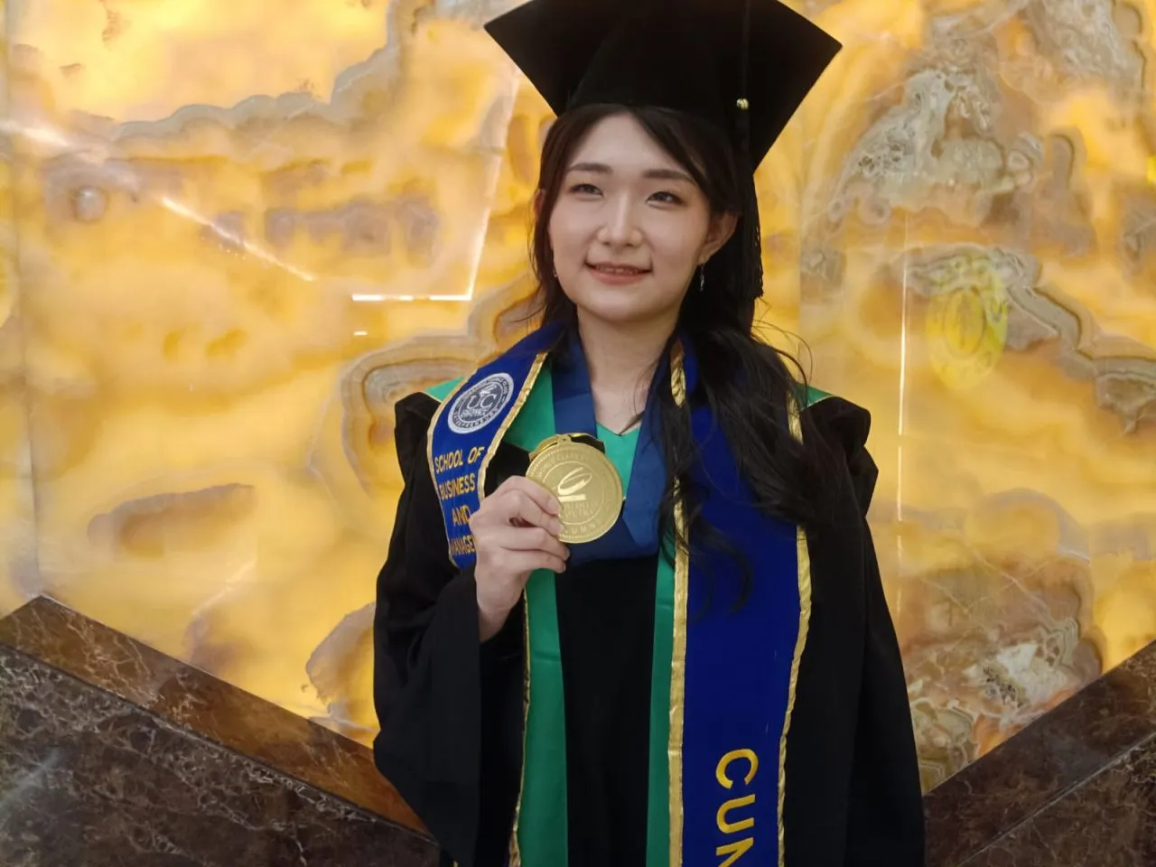 Ini Sosok Jennifer Lulus Cumlaude UC Surabaya