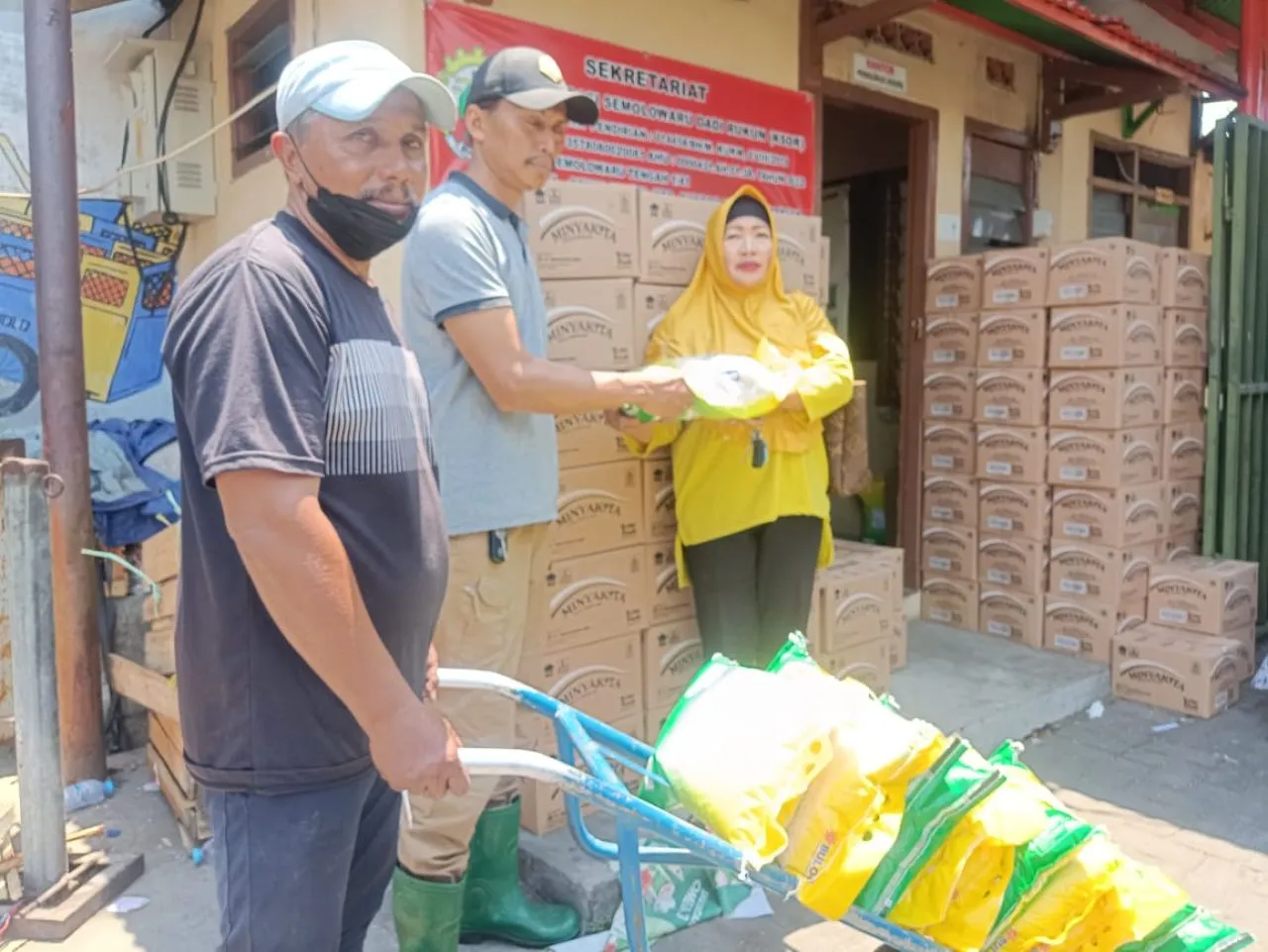 Kembali KSDR Terima Bantuan Beras dan Minyak Goreng untuk Stabilkan Harga