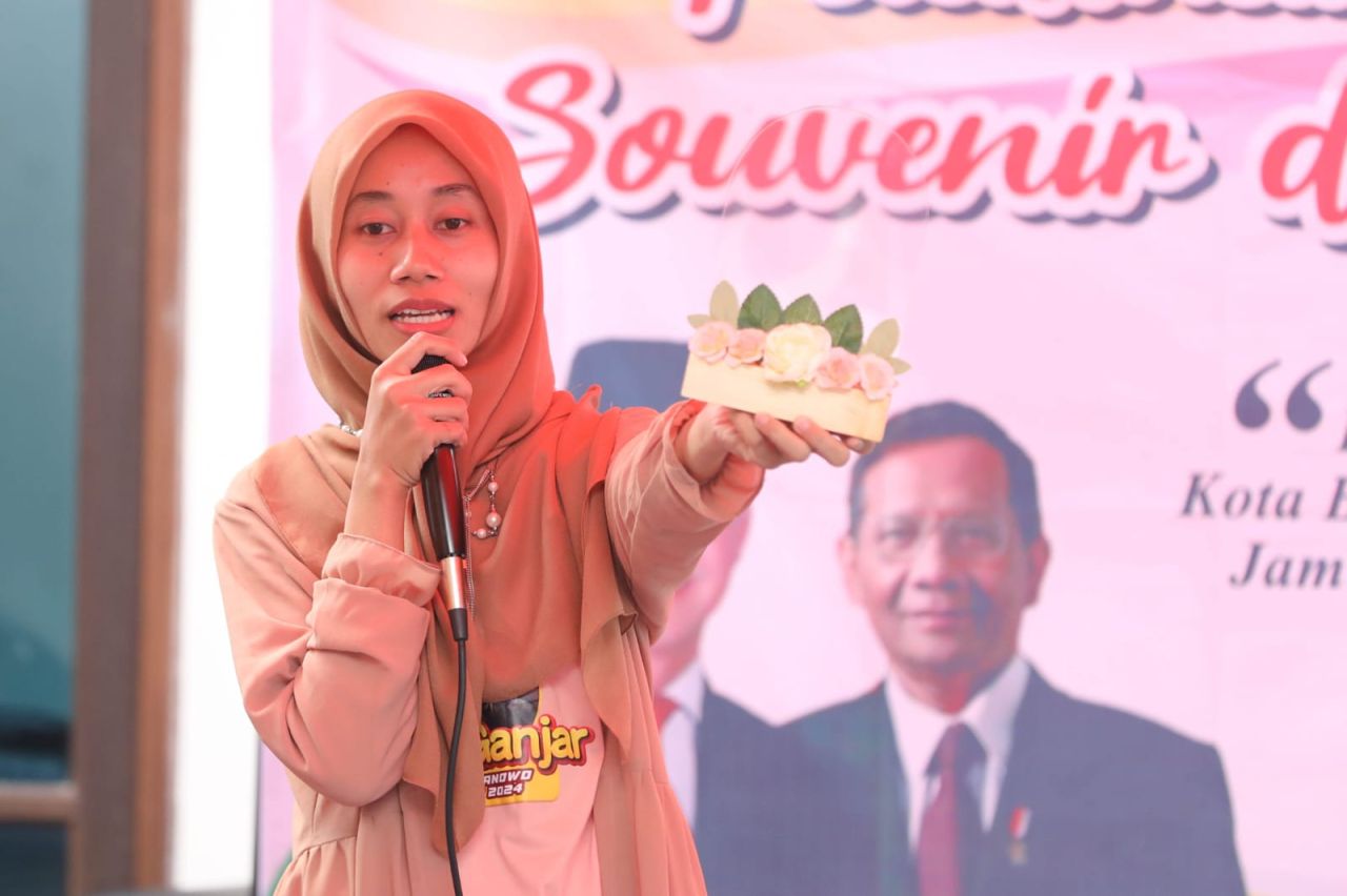 Dorong Kreativitas Perempuan, Mak Ganjar Jatim Gelar Pelatihan Kreasi Souvenir dari Akrilik