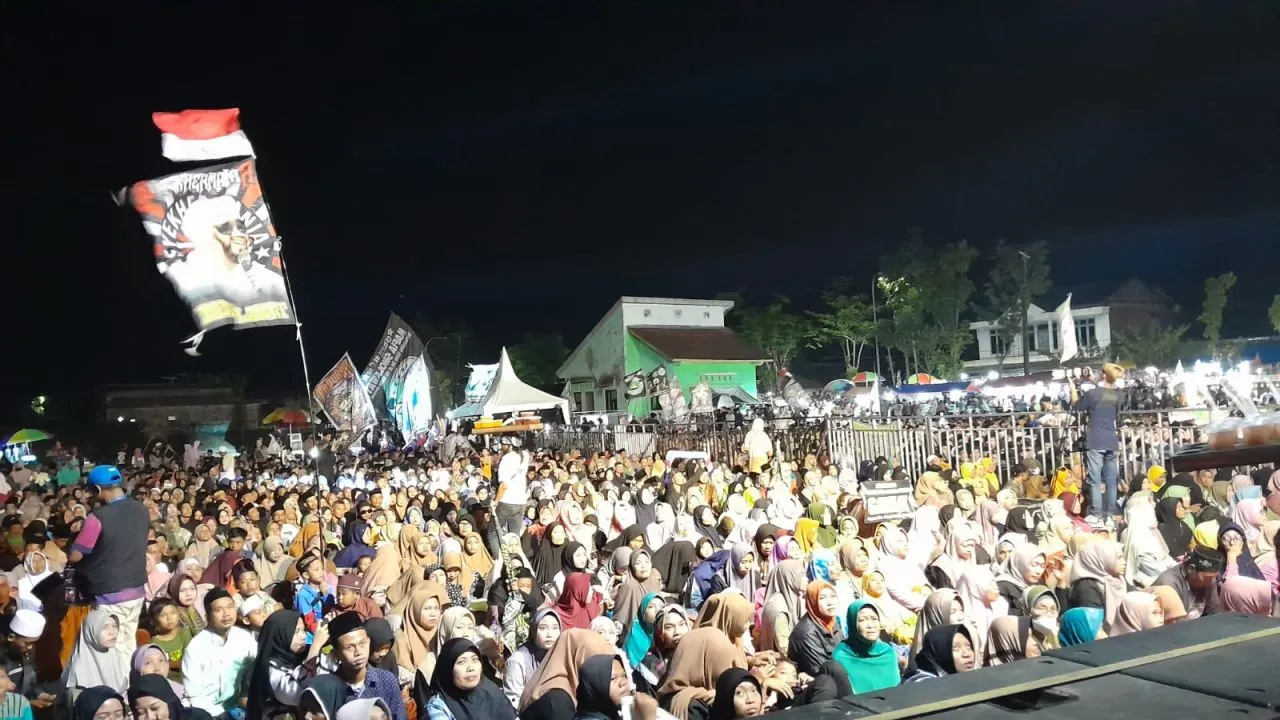 Abah Ali dan Ribuan Jamaah Mafia Sholawat Doakan Ganjar-Mahfud Pimpin NKRI