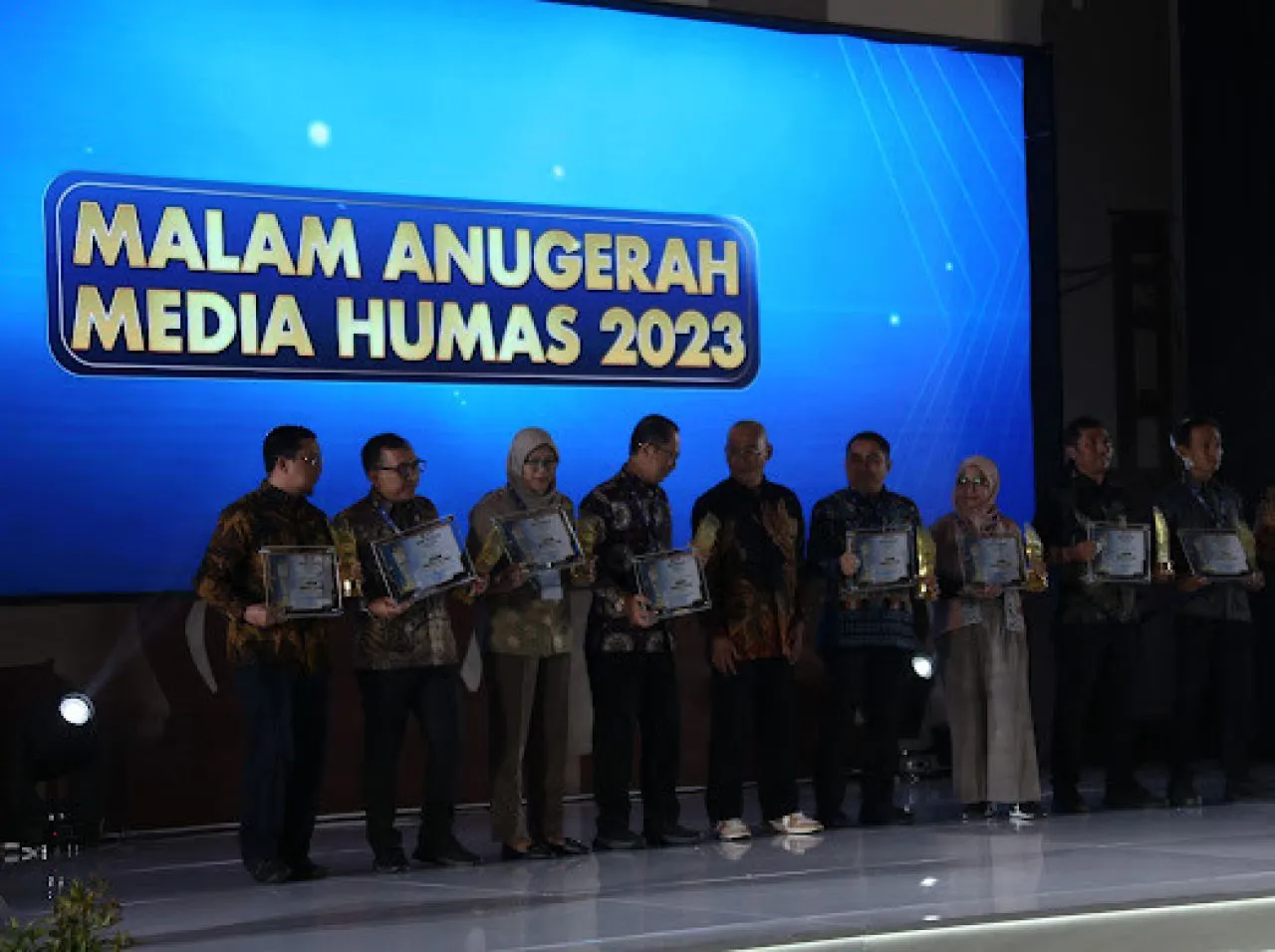 Pemkot Surabaya Raih Penghargaan Media Sosial Terbaik di AMH Kemenkominfo 2023