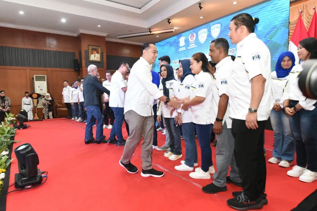 Wali Kota Eri Resmi Lantik Pengurus IMI Surabaya, Ini Harapannya
