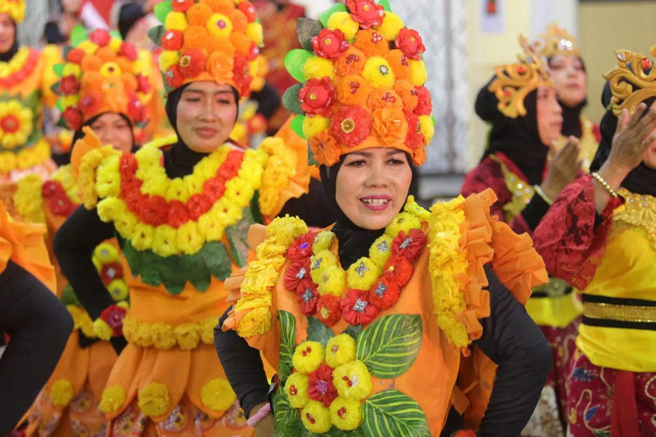 Begini Keseruan Emak - emak KSH Lomba Yel-yel