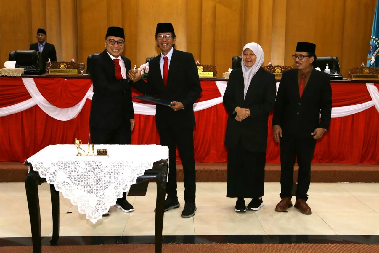 Nota Keuangan R-APBD Surabaya 2024 Diserahkan