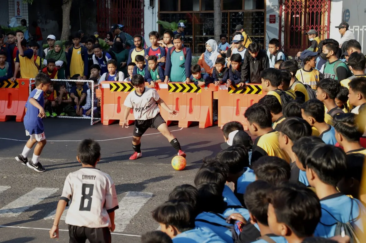 Semarak Piala Dunia U-17, Puluhan Pelajar SMP Se-Surabaya Ikuti Street Soccer